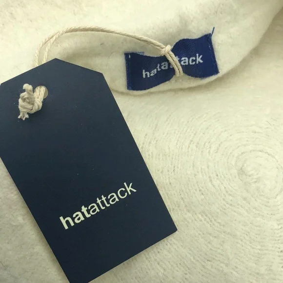 HatAttack Classic Wool Beret in Ivory - Picture 4 of 4